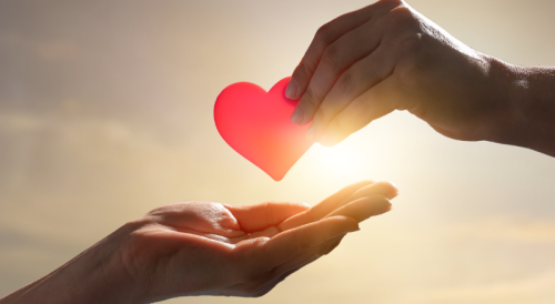 Bahasa Cinta Anak (Love Language): Cari Tahu Cara Tepat Mengungkapkan Kasih Sayang