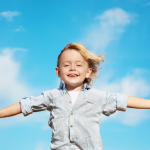 Pentingnya Kecerdasan Emosional (EQ) Anak: Cara Mengembangkannya di Rumah dan Sekolah