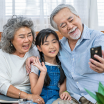 Peran Kakek-Nenek dalam Pengasuhan: Batasan dan Kerjasama yang Sehat dengan Orang Tua