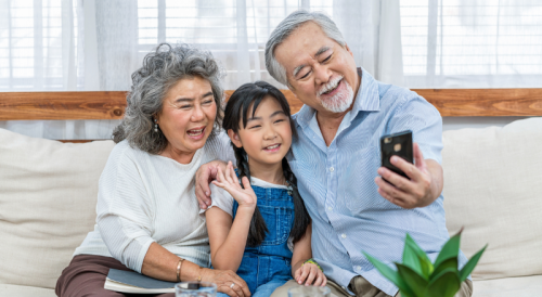 Peran Kakek-Nenek dalam Pengasuhan: Batasan dan Kerjasama yang Sehat dengan Orang Tua